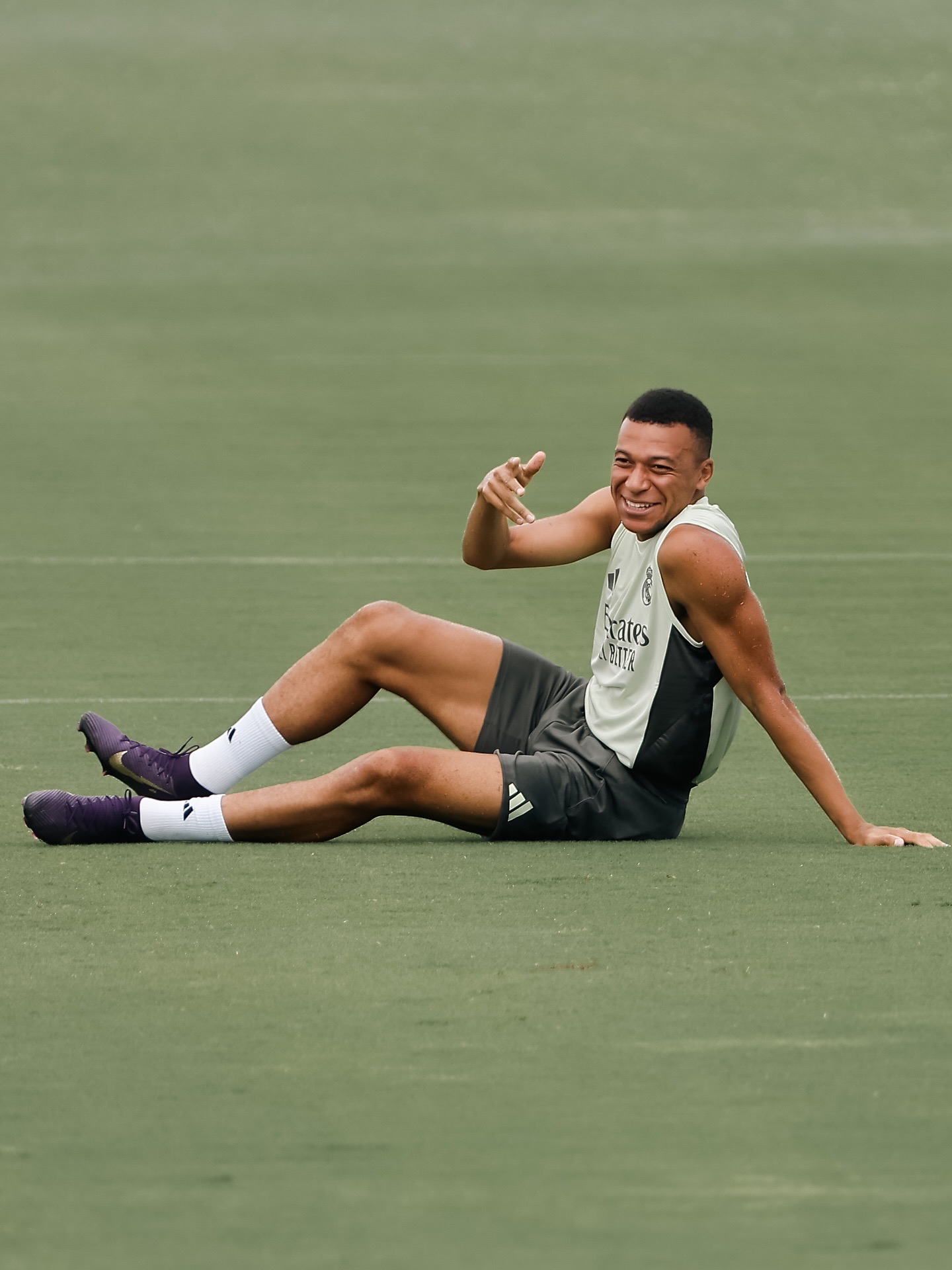 美国碾压乌拉圭，姆巴佩点燃赛场