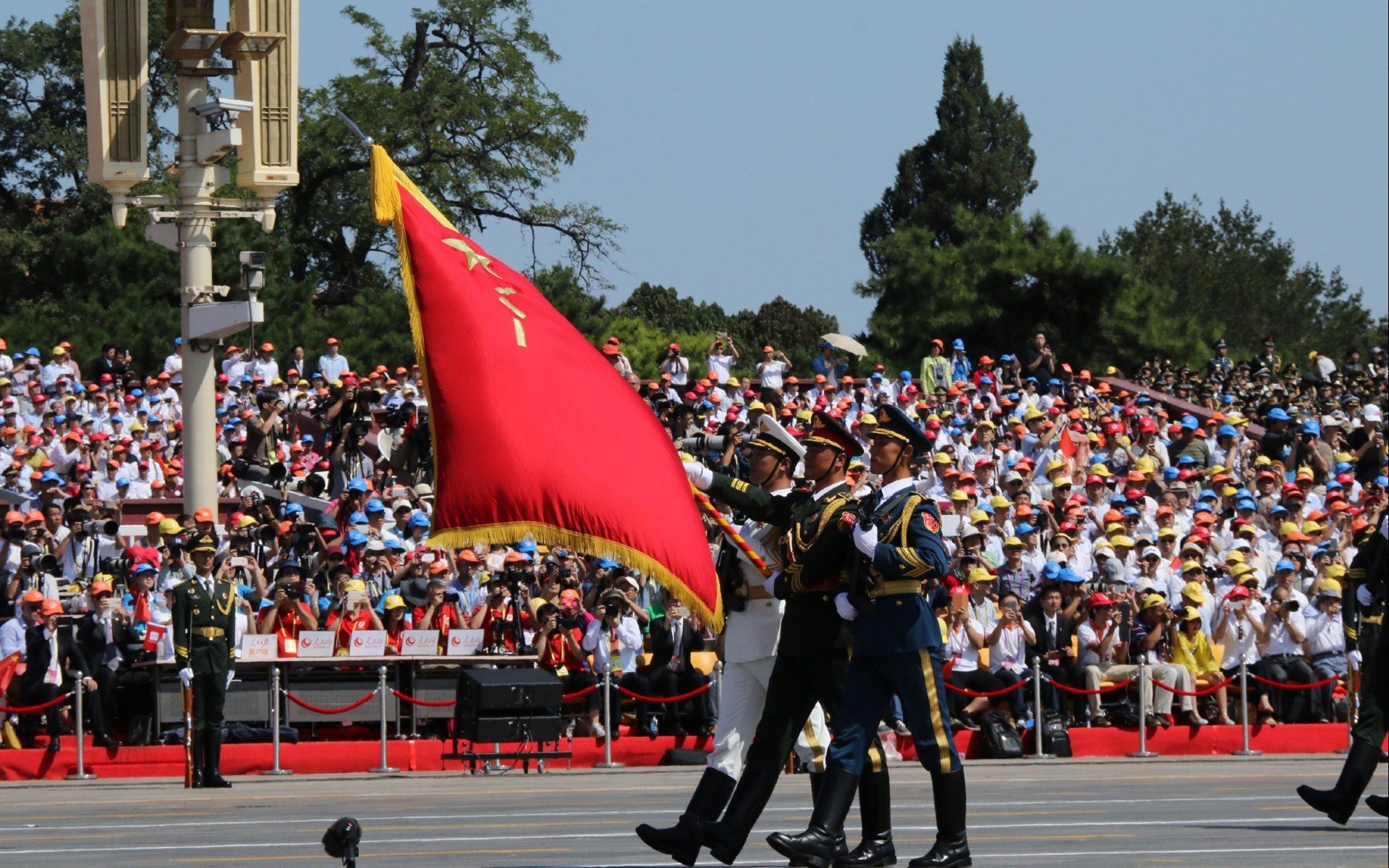 跨洋对弈!利拉德超神三分雨击穿防线,湖人硬核战术强势教育浙江队